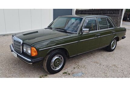 Mercedes-Benz 240 