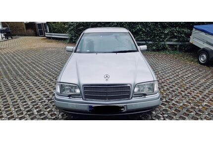Mercedes-Benz 220 Gebrauchtwagen