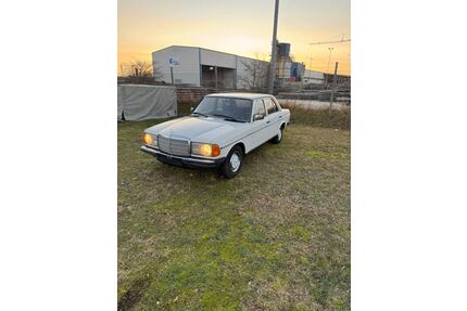 Mercedes-Benz 230 Gebrauchtwagen