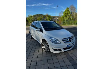 Mercedes-Benz B 180 Gebrauchtwagen