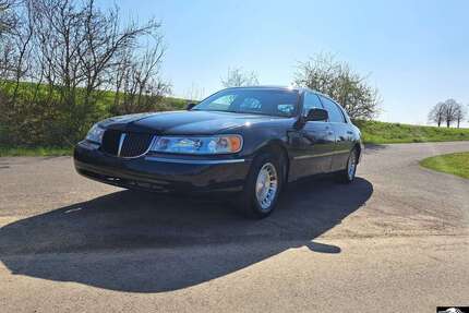 Lincoln Town Car 