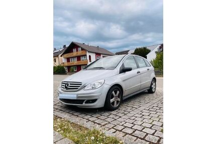 Mercedes-Benz B 180 Gebrauchtwagen