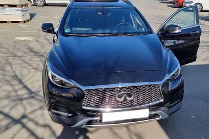 INFINITI QX30 