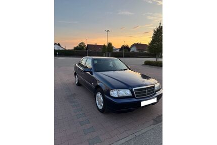 Mercedes-Benz 220 Gebrauchtwagen