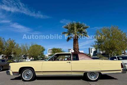 Lincoln Town Car 